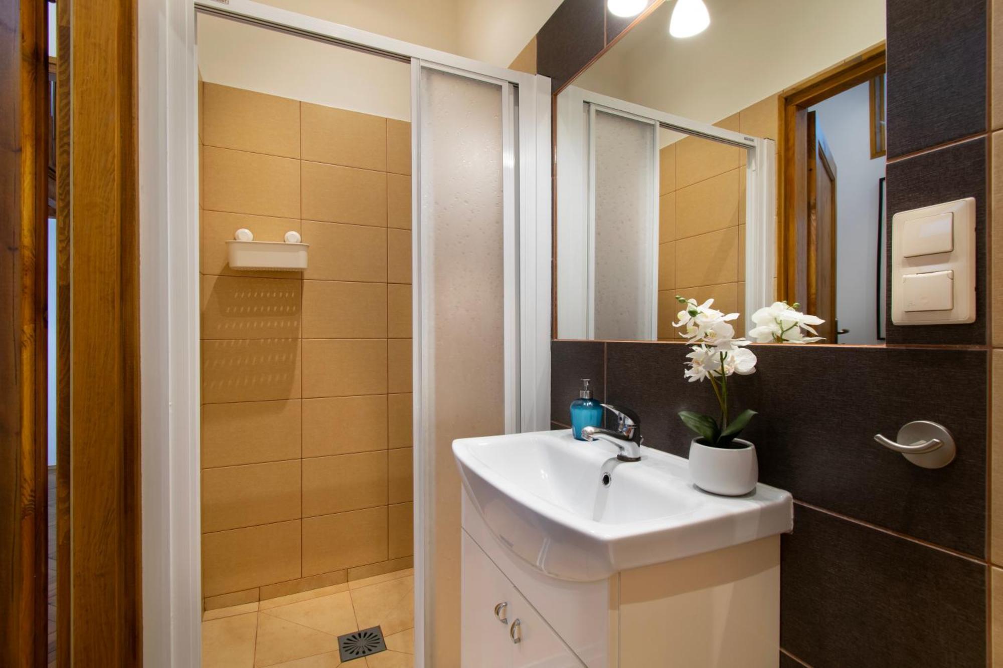 Ground Floor Family Apartment Krakow Ngoại thất bức ảnh